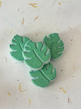 Load image into Gallery viewer, ARTISAN BATH BOMB